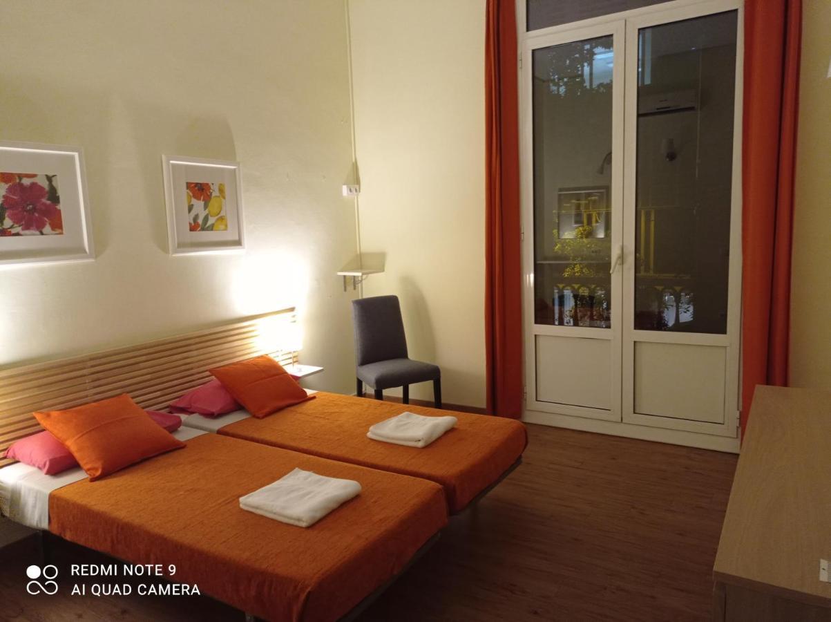 Barcelona Central Garden Hostal 외부 사진